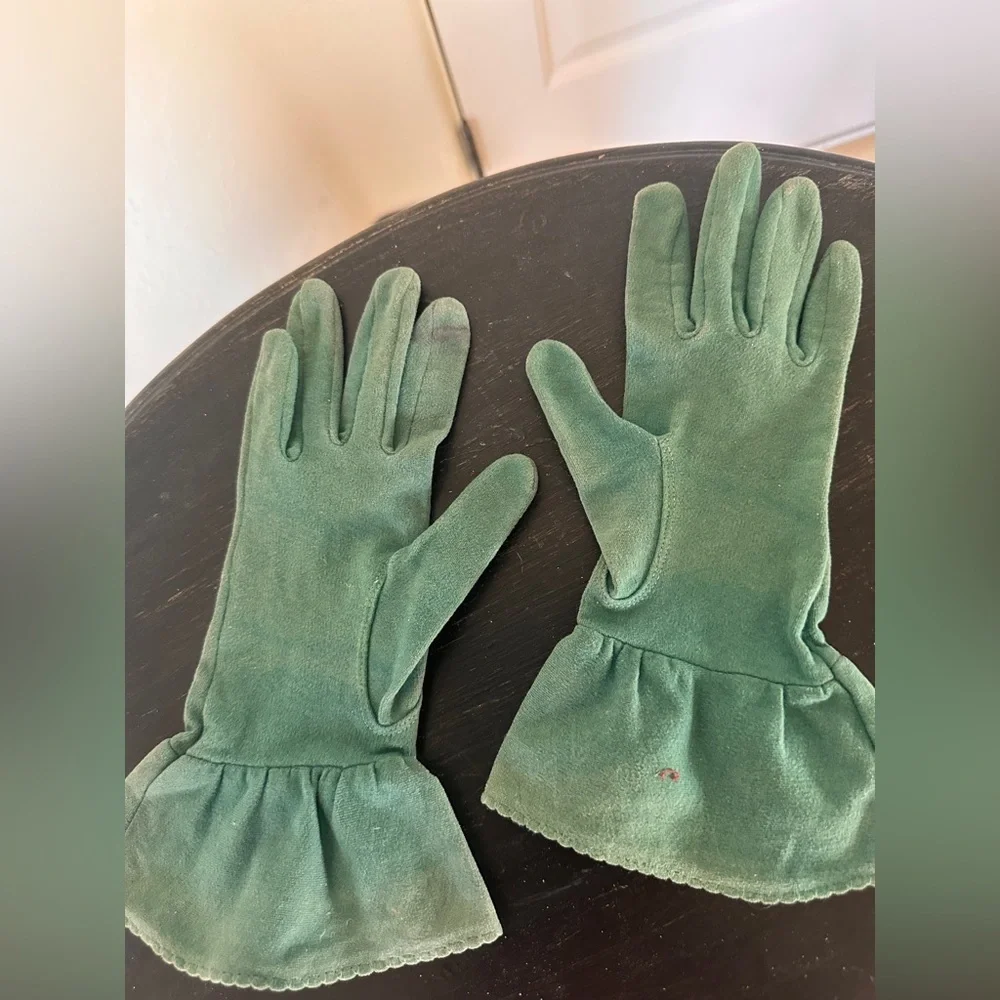 Vintage 1950s Emerald Green Faux Suede Gloves | Small/Medium Retro Style